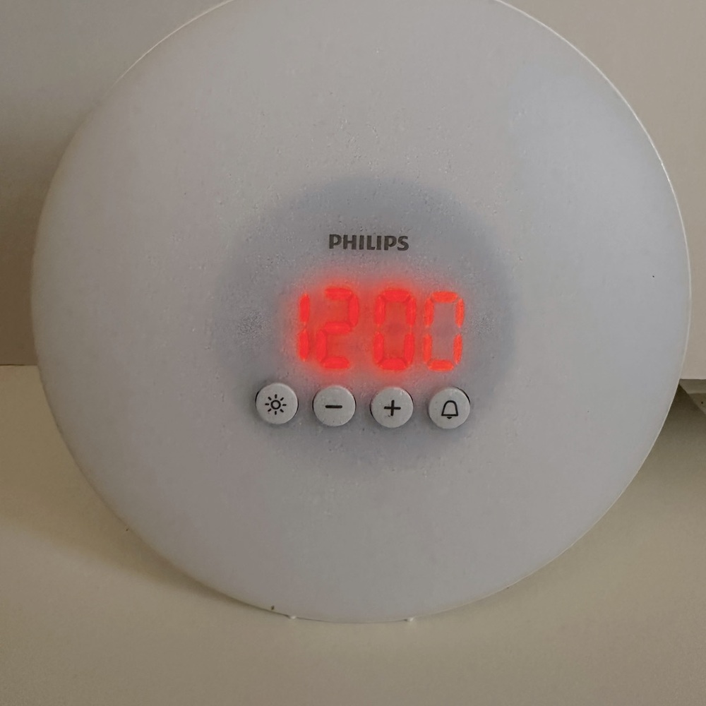 Philips Wake-Up Light Alarm Clock HF3500/01 with Sunrise Simulation - Picture 2 of 4
